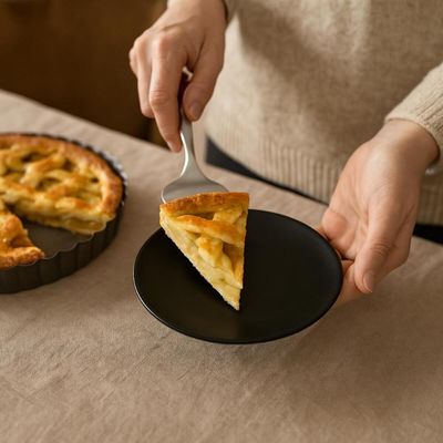 Kit 48 Pratos Plásticos Resistentes 18cm Rasos Servir Sobremesas Restaurante Buffets