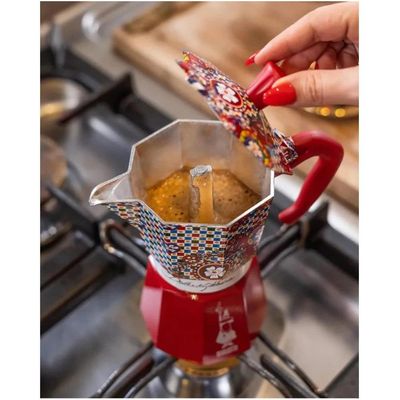 Cafeteira moka em alumínio 3 xícaras Bialetti Dolce & Gabbana 130ml vermelha