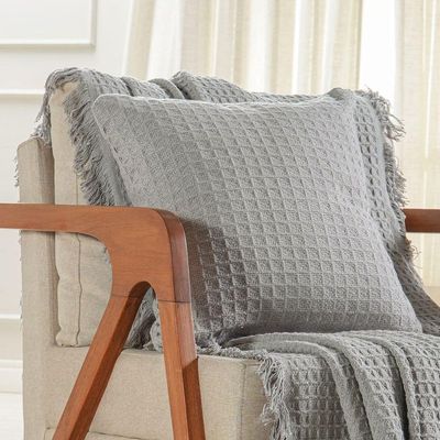 Kit Manta E Capa De Almofada Decorativa Para Sofá Waffle 100% Algodão 120x150cm Platina