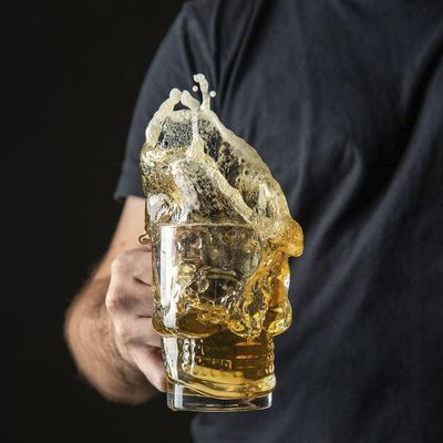 Caneca Para Chopp E Cerveja De Vidro Lyor Caveira Rock Style 510ml Transparente