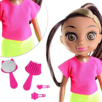 Boneca Violet Negra 30cm Com Acessórios Como Pente Espelho E Prendedores De Cabelo