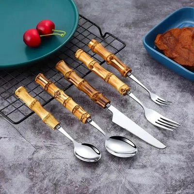 Jogo De Colheres De Mesa Em Inox E Cabo Em Bambu Tulum Com 4 Peças Wolff