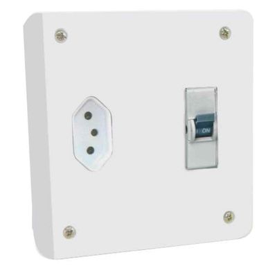 Caixa De Distribuição Cd Para Ar Condicionado Com Disjuntor 16a + Tomada 20a - Branco