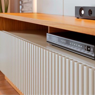 Estante Home TV 75 Polegadas 200 Cm 2 Portas Jordao Colibri Off White Matte Freijo