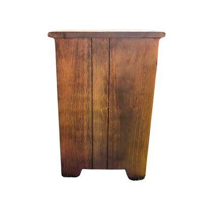 Mesa De Cabeceira Rústica De Madeira Com 3 Gavetas – 60cm De Altura