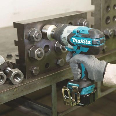 Chave De Impacto A Bateria 18v 3.0ah Makita