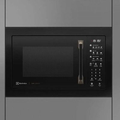 Micro-ondas Pro Series Embut 34L MV43T Electrolux Preto 110V