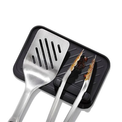 Jogo de pinça e espátula para churrasco em Inox OXO 2 peças prata