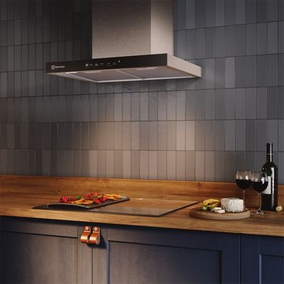 Coifa de Parede Electrolux 60cm Inox Experience com Inteligência Artificial e Alto Poder Sucção (CE6TF) 127V