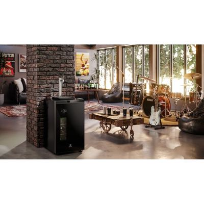 Cervejeira Home Bar Electrolux Frost Free 100L com Torre de Chopp e Porta de Vidro Preta (EB10C) 220V