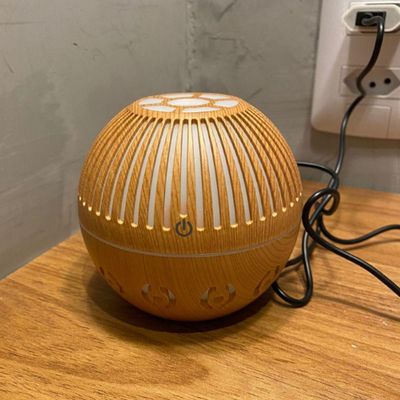 Umidificador Difusor De Aroma Ultrassonico Luz De Led Bola Rajada Marfim