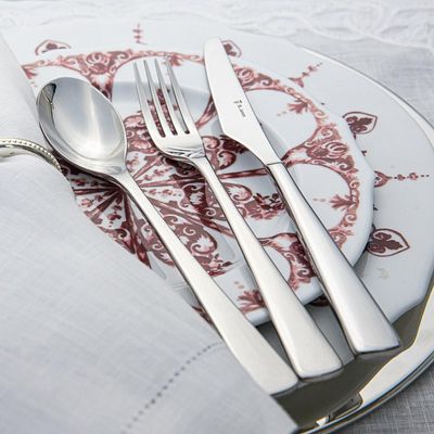 Faqueiro em aço inox Saint James New Silhouette 130 Peças: Design e modernidade para a sua mesa