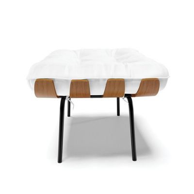 Puff Costela Corino Branco Base Metálica Preto - D'Rossi