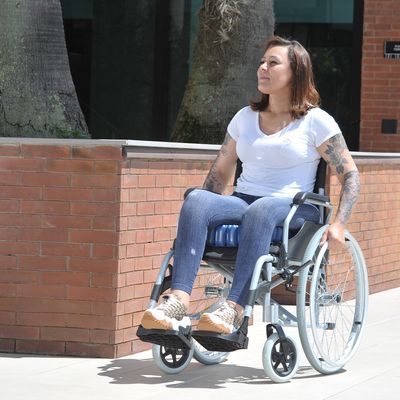 Cadeira de Rodas em Alumínio Dobrável até 120 Kg Assento 44cm D600 Dellamed Preto