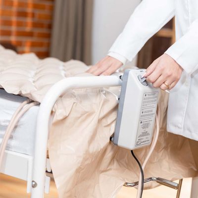 Colchão Pneumático para Tratamento de Escaras até 135 Kg Air Plus Dellamed Sem / 110V
