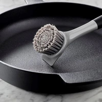 ESCOVA KITCHENAID DE LAVAR LOUÇA DE FERRO FUNDIDO PRETO 26CM KEG882OHOBA