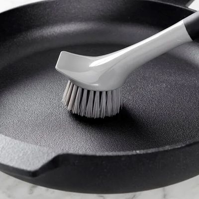 ESCOVA KITCHENAID DE LAVAR LOUÇA DE FERRO FUNDIDO PRETO 26CM KEG882OHOBA