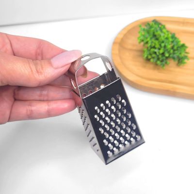 Peneira 8cm e Ralador de Queijo Mini Aço Inox Pequeno