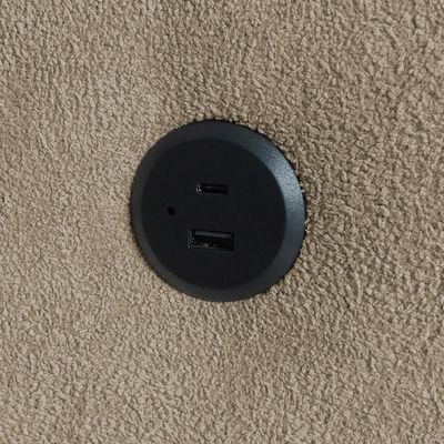 Sofá 4 Lugares Retrátil e Reclinável com USB Absoluto Linho Marrom