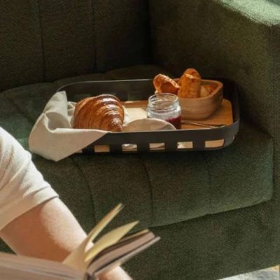 Conjunto Bandeja Retangular e Boleira Cúpula Plástica 25cm com Pé Bambu Lume Preto Ou