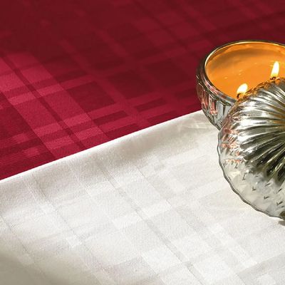 Toalha Mesa Retangular 180x220cm Tartan Vermelha Karsten