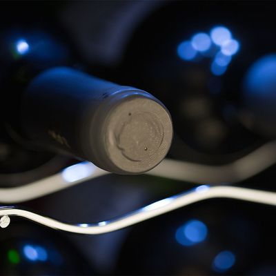 Adega de Vinho Climatizada Electrolux 8 garrafas Uma Porta Acabamento em Alumínio (ACB08) Bivolt