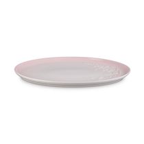 BANDEJA DE SERVIR LE CREUSET JARDIN OVAL 36CM EM CERAMICA COM RELEVO SHELL PINK 80044367770003