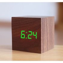 Relógio Despertador Digital Cubo LED com Controle por Som e Display de Temperatura Sound Control Cor:Marrom