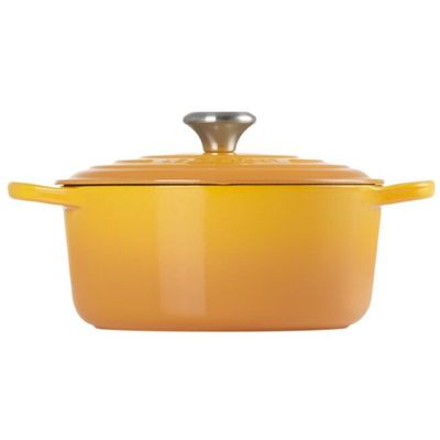 KIT LE CREUSET 2 PANELAS REDONDAS 20 E 24CM GRELHA QUADRADA 26CM EM FERRO ESMALTADO AMARELO NÉCTAR