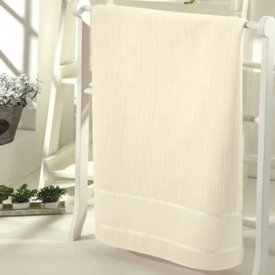 Toalha Banho Veludo Bordar Bella 70x140cm Marfim Dohler