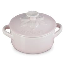MINI COCOTTE LE CREUSET JARDIN 250ML 10CM EM CERAMICA COM RELEVO SHELL PINK 80043257770003