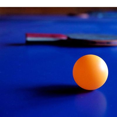 Kit Completo De Ping Pong Com Rede Duas Raquetes E Tres Bolinhas