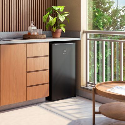 Frigobar Electrolux 90L Efficient com Controle de Temperatura Preto (EM90B) 220V