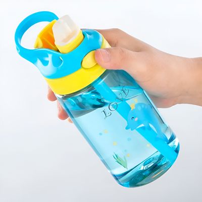 Garrafa Infantil com Canudo 480ml – Tampa com Trava de Segurança, Colorida e Ideal para Escola e Passeios | Cor:Azul