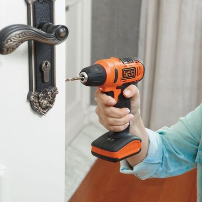 Parafusadeira / Furadeira 3/8" (10mm) Black&Decker LD12 a Bateria 12V Li-Ion com Acessórios