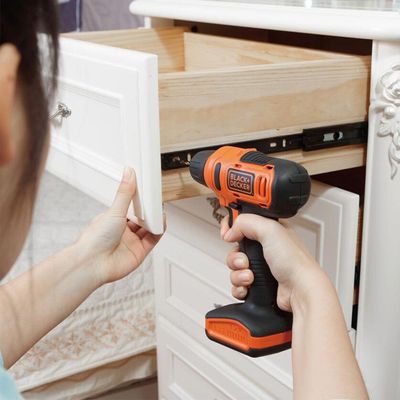 Parafusadeira / Furadeira 3/8" (10mm) Black&Decker LD12 a Bateria 12V Li-Ion com Acessórios