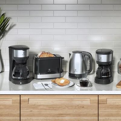KIT ELECTROLUX CAFETEIRA 30 XICARAS E SANDUICHEIRA EFFICIENT 127V