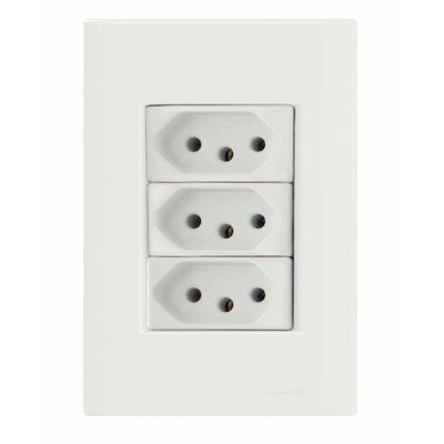 Conjunto 4x2 com 3 Tomadas 2P+T 10 A 250 V Tramontina Giz Branco