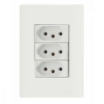 Conjunto 4x2 com 3 Tomadas 2P+T 10 A 250 V Tramontina Giz Branco