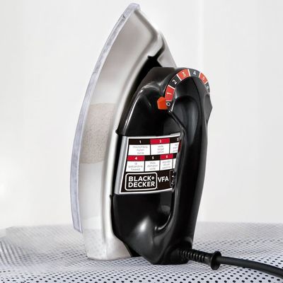 Ferro de Passar a Seco Black Decker VFA1110TM2 com Base de Alumínio preto