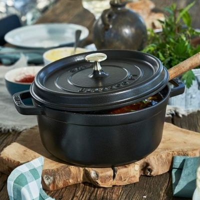 CAÇAROLA STAUB REDONDA EM FERRO FUNDIDO PRETO 24CM 405002410