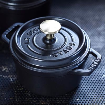 CAÇAROLA STAUB REDONDA EM FERRO FUNDIDO PRETO 22CM 405093050