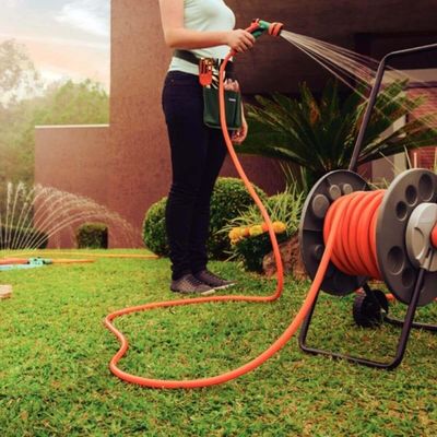 Mangueira de Jardim Multi PVC 1/2" Tramontina 50m 3 Camadas Flexível Resistente Laranja