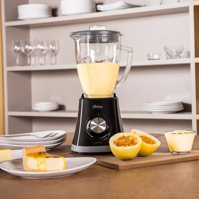 Liquidificador Oster Super Chef Preto com Copo de Vidro 750W e 8 Velocidades Preto / 220