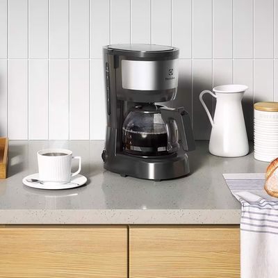 Cafeteira Elétrica Electrolux Efficiente ECM10 15 Xícaras - Preta Preto / 220