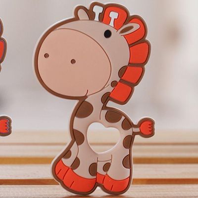 Mordedor Girafa Funny Para Bebê De Silicone 7,03x6,55x0,83cm Marrom