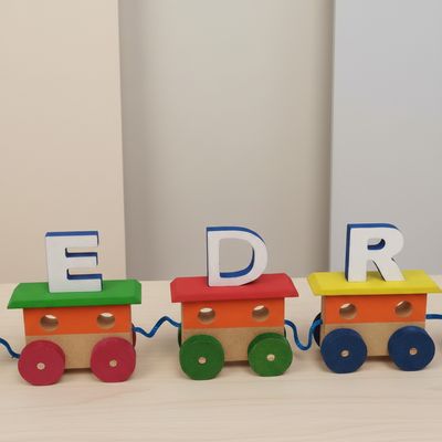 Trenzinho Pedro Multicolorido em MDF Personalizado