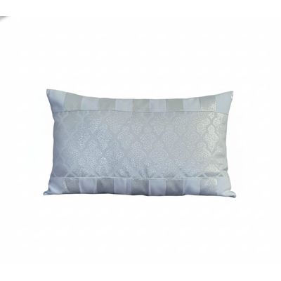 02 Capas almofadas baguete Retangular Jacquard brilho Lurex luxo branco com prata 53x33