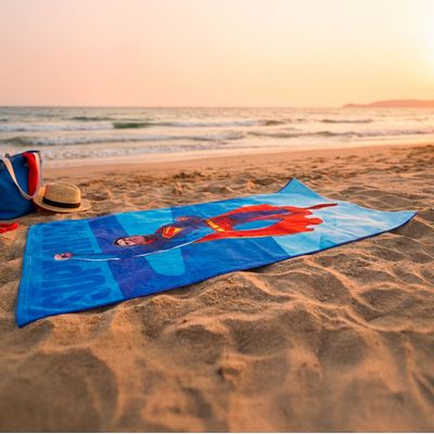Toalha de Praia e Piscina KazzaVip Microfibra 100% Poliéster Estampada Anti Areia Licenciada Superman 70cm x 140m Azul