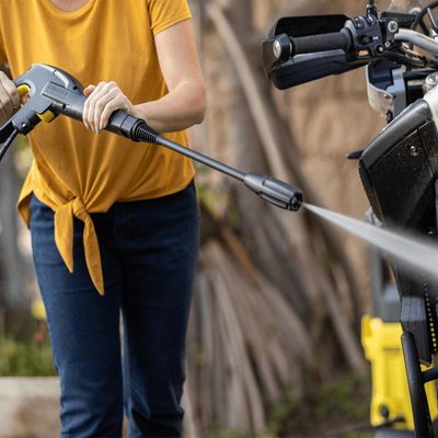 Lavadora de Alta Pressão Kärcher K2 Plus 1740 PSI 1400W com Alça e Rodas para Transporte 110-127V